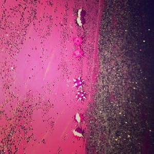 I am selling 4 pairs of earrings